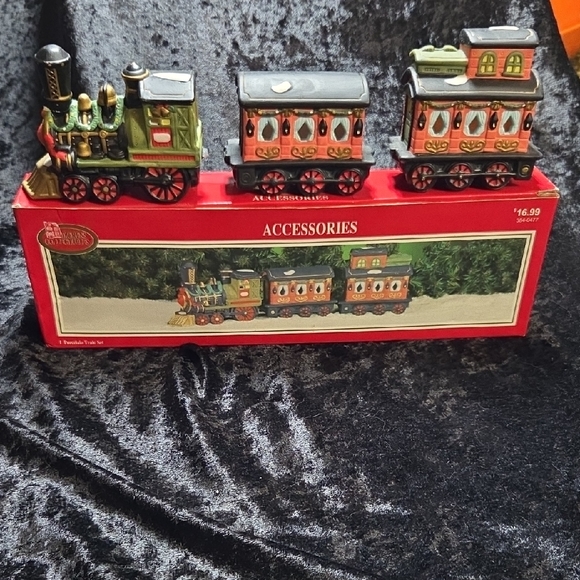 Dickens Collectables Porcelain Train - Picture 1 of 12